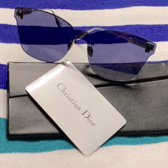 CD - Like New - Women's Sunglasses in Deep Blue/Gold Frame - Picture 1 of 7